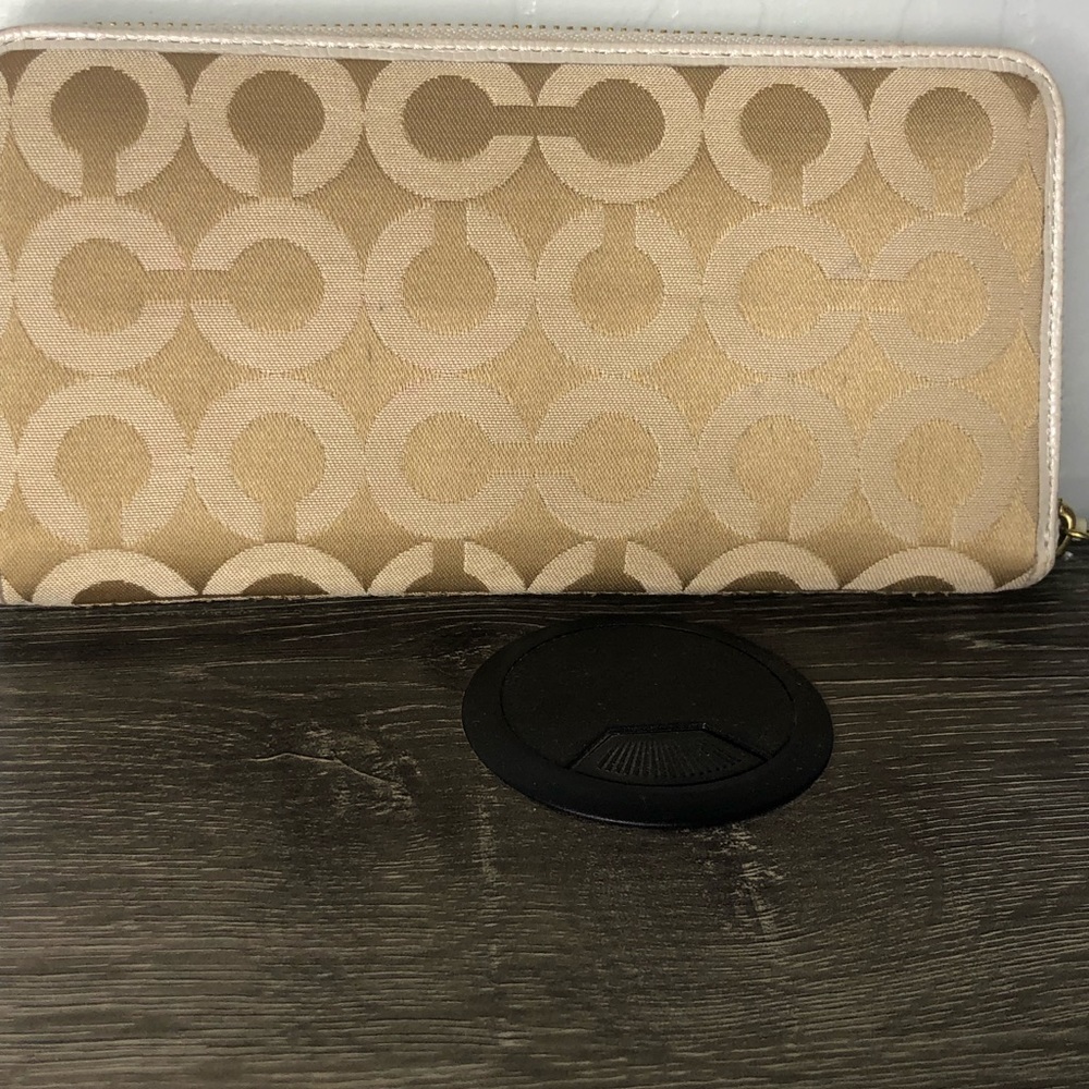 Authentic Coach wallet - Picture 2 of 5